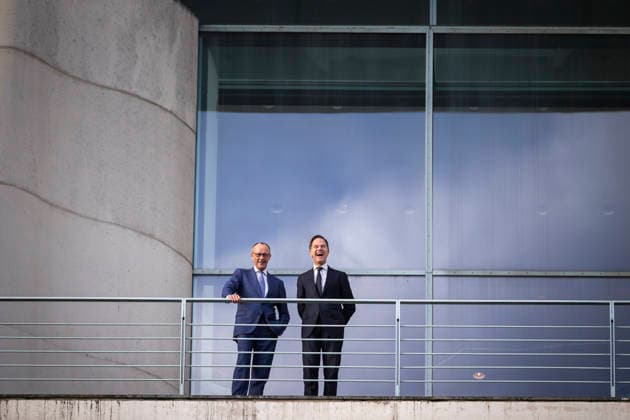 (L-R) Friedrich Merz (CDU), Bundeskanzler, und Mark Rutte, Generalsekretaer der NATO waehrend eines Treffens auf dem Balkon des Bundeskanzleramtes in Berlin, 11.12.2025. Berlin Deutschland Copyright: xAmreixSchulzx