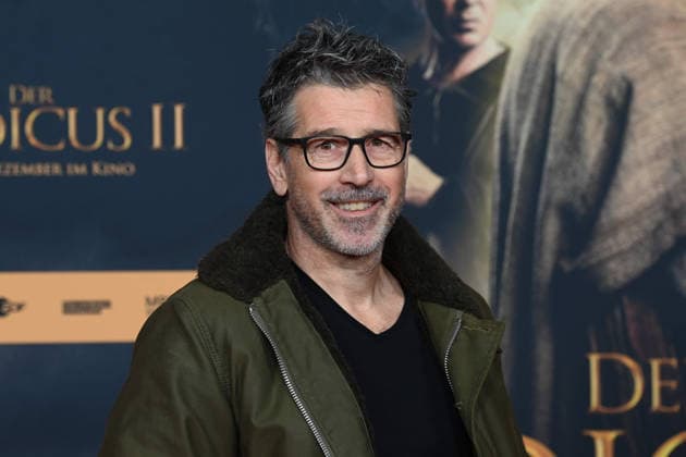 Wolfgang GROOS, Regisseur, Portraet, Porträt, Portrait, Angeschnittenes Einzelbild, Einzelmotiv, Roter Teppich, Red Carpet Show, Ankunft, arrival, Filmpremiere DER MEDICUS 2 am 15.12.2025 im Cinedom-Kino in Koeln,