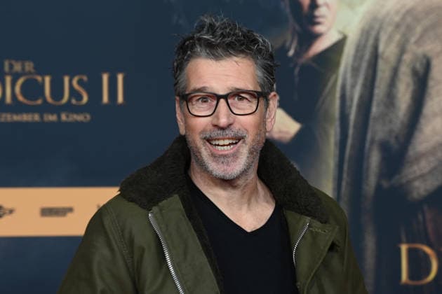Wolfgang GROOS, Regisseur, Portraet, Porträt, Portrait, Angeschnittenes Einzelbild, Einzelmotiv, Roter Teppich, Red Carpet Show, Ankunft, arrival, Filmpremiere DER MEDICUS 2 am 15.12.2025 im Cinedom-Kino in Koeln,