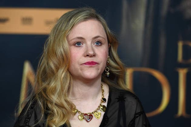 Evelyn CRAVEN, Schauspielerin, Portraet, Porträt, Portrait, Angeschnittenes Einzelbild, Einzelmotiv, Roter Teppich, Red Carpet Show, Ankunft, arrival, Filmpremiere DER MEDICUS 2 am 15.12.2025 im Cinedom-Kino in Koeln,