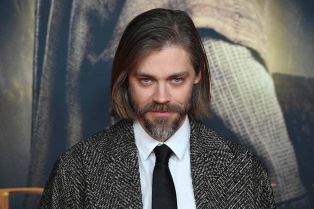 Tom PAYNE, Schauspieler, Portraet, Porträt, Portrait, Angeschnittenes Einzelbild, Einzelmotiv, Roter Teppich, Red Carpet Show, Ankunft, arrival, Filmpremiere DER MEDICUS 2 am 15.12.2025 im Cinedom-Kino in Koeln,