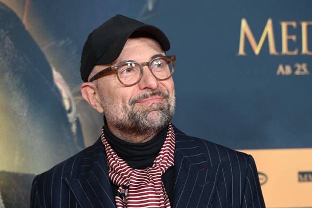 Philipp STOELZL, Stölzl, Regisseur, Portraet, Porträt, Portrait, Angeschnittenes Einzelbild, Einzelmotiv, Roter Teppich, Red Carpet Show, Ankunft, arrival, Filmpremiere DER MEDICUS 2 am 15.12.2025 im Cinedom-Kino in Koeln,