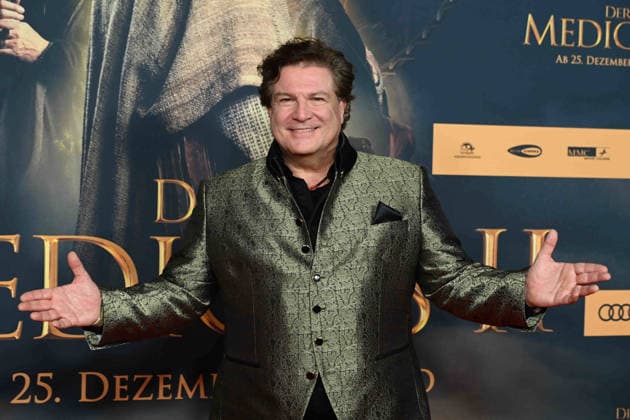 Francis FULTON-SMITH, Schauspieler, Portraet, Porträt, Portrait, Angeschnittenes Einzelbild, Einzelmotiv, Roter Teppich, Red Carpet Show, Ankunft, arrival, Filmpremiere DER MEDICUS 2 am 15.12.2025 im Cinedom-Kino in Koeln,