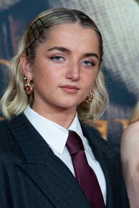 Rosie BOORE, Schauspielerin, Portraet, Porträt, Portrait, Angeschnittenes Einzelbild, Einzelmotiv, Roter Teppich, Red Carpet Show, Ankunft, arrival, Filmpremiere DER MEDICUS 2 am 15.12.2025 im Cinedom-Kino in Koeln,