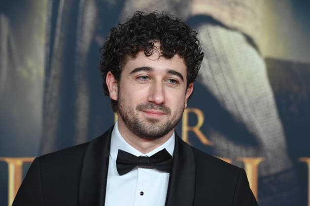 Jaouhar BEN AYED Schauspieler, Portraet, Porträt, Portrait, Angeschnittenes Einzelbild, Einzelmotiv, Roter Teppich, Red Carpet Show, Ankunft, arrival, Filmpremiere DER MEDICUS 2 am 15.12.2025 im Cinedom-Kino in Koeln,