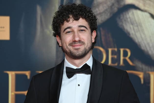 Jaouhar BEN AYED Schauspieler, Portraet, Porträt, Portrait, Angeschnittenes Einzelbild, Einzelmotiv, Roter Teppich, Red Carpet Show, Ankunft, arrival, Filmpremiere DER MEDICUS 2 am 15.12.2025 im Cinedom-Kino in Koeln,