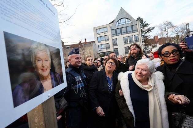 Line Renaud, 97, inaugurated a public garden bearing her name in Lille, France, on Wednesday, December 17, 2025 Claude Dubourg Bestimage French singer, revue leader and actress Line Renaud, 97, inaugurated a public garden bearing her name in Lille, France, on Wednesday, December 17, 2025 Lille France Copyright: xClaudexDubourgx xBestimagexClaudexDubourgx xBestimagex
