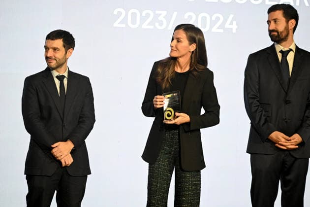 Queen Letizia presents the XVII and XVIII NAOS Strategy Awards The Minister of Social Rights, Pablo Bustinduy Amador, and Queen Letizia preside over the XVI NAOS Convention and present the XVII and XVIII NAOS Strategy Awards, on December 18, 2025, in Madrid Spain These awards recognize those initiatives that, in the family and community, school, business and health fields, contribute to achieving the objectives of the NAOS Strategy QUEEN LETIZIA NAOS AWARDS DECEMBER 18, 2025 José Madrid Madrid Madrid Spain Copyright: xJosà xOlivax 7176775