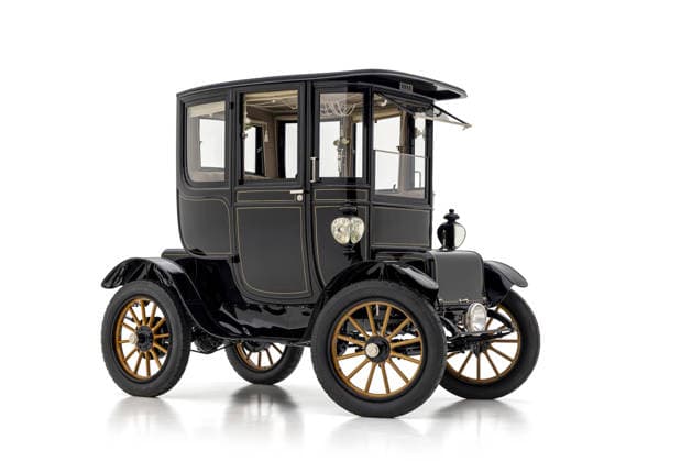 One of first ever electric cars – made 113 years ago – set to sell for £375,000 Story from Jam Press (First Electric Car) Pictured: The restored Baker Electric Model V, built in 1912. One of first ever electric cars – made 113 years ago – set to sell for £375,000 One of the first ever electric cars is set to sell for £375,000. The restored Baker Electric Model V, built in 1912, is heading to auction. It’s widely regarded as one of the finest early electric cars ever produced. The car being offered is a Model V four-passenger Special Extension Coupe, one of the last and most desirable enclosed Baker designs. It features elegant, lightweight aluminium bodywork, a style discontinued shortly after, as reported by Luxury Auto News. Power Copyright: xJamxPress CourtesyxofxRMxSotheby s