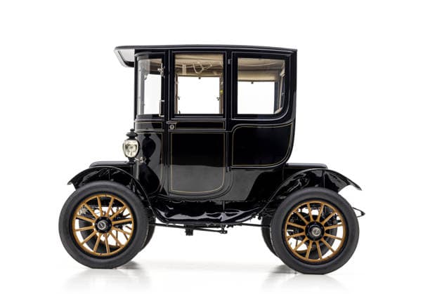 One of first ever electric cars – made 113 years ago – set to sell for £375,000 Story from Jam Press (First Electric Car) Pictured: The restored Baker Electric Model V, built in 1912. One of first ever electric cars – made 113 years ago – set to sell for £375,000 One of the first ever electric cars is set to sell for £375,000. The restored Baker Electric Model V, built in 1912, is heading to auction. It’s widely regarded as one of the finest early electric cars ever produced. The car being offered is a Model V four-passenger Special Extension Coupe, one of the last and most desirable enclosed Baker designs. It features elegant, lightweight aluminium bodywork, a style discontinued shortly after, as reported by Luxury Auto News. Power Copyright: xJamxPress CourtesyxofxRMxSotheby s