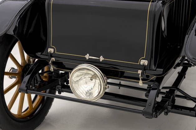 One of first ever electric cars – made 113 years ago – set to sell for £375,000 Story from Jam Press (First Electric Car) Pictured: The restored Baker Electric Model V, built in 1912. One of first ever electric cars – made 113 years ago – set to sell for £375,000 One of the first ever electric cars is set to sell for £375,000. The restored Baker Electric Model V, built in 1912, is heading to auction. It’s widely regarded as one of the finest early electric cars ever produced. The car being offered is a Model V four-passenger Special Extension Coupe, one of the last and most desirable enclosed Baker designs. It features elegant, lightweight aluminium bodywork, a style discontinued shortly after, as reported by Luxury Auto News. Power Copyright: xJamxPress CourtesyxofxRMxSotheby s