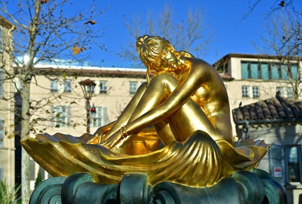 Illustration of the statue of Brigitte Bardot in Saint Tropez, the day after the actresss death at the age of 91 Inaugurated in 2017, the 2.5-meter sculpture, inspired by a watercolor by Italian erotic comic master Milo Manara depicting the star, is erected in front of the Gendarmerie and Cinema Museum Christian Liewig Bestimage Illustration of the statue of Brigitte Bardot in Saint Tropez, the day after the actresss death at the age of 91 Inaugurated in 2017, the 2 5 meter sculpture, inspired by a watercolor by the Italian master of erotic comics, Milo Manara, depicting the star, is erected in front of the Gendarmerie and Cinema Museum Saint Tropez France Copyright: xChristianxLiewigx xBestimagexChristianxLiewigx xBestimagex