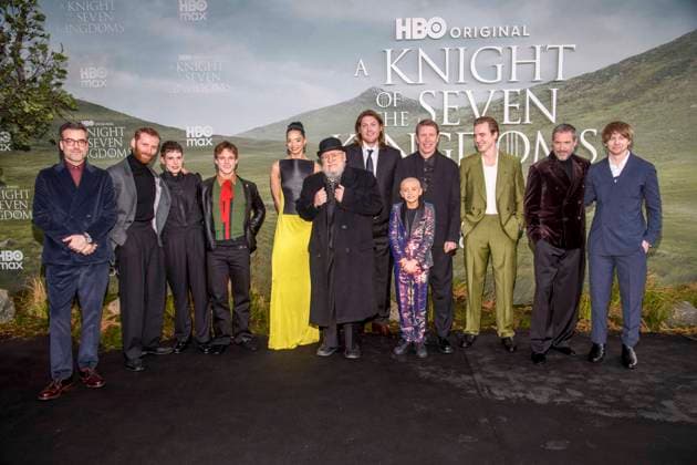 abb: Daniel Ings, Edward Ashley, Finn Bennett,Tanzyn Crawford, George R. R. Martin, Dexter Sol Ansell,, Peter Claffey, Sam Spruell, Henry Ashton, Bertie Carvel und Ira Parker zu Gast auf dem schwarzen Teppich bei der Kinostart der Weltpremiere von HBO Max A Knight of the Seven Kingdoms der US amerikanischen Fantasyserie im Zoo Palaast am 13.01.2025 in Berlin Berlin Deutschland