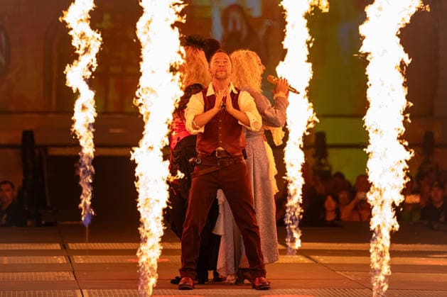 DJ BoBo, Europa Park Arena, The Great Adventure, Konzert, 15 Januar, Europa Park Rust, Eurodance, Live Show, spektakuläre Bühne, Lichteffekte, Tänzer, Choreografie, Hits, Fans, ausverkauft, Tourstart, Multimedia Show, VR Erlebnis, Popkultur, Entertainment, Live Event, Musikshow, Eventbranche, Showpremiere, Familienevent, Winterevent, Symbolfoto für Konzerte, Tourneen, Großevents, Festivalfeeling, Fanbegeisterung, Bühnenperformance, moderne Showtechnik, Nancy Baumann, Rust Europa Park Baden-Württemberg Deutschland Copyright: xFINLEYxMÖRCHx