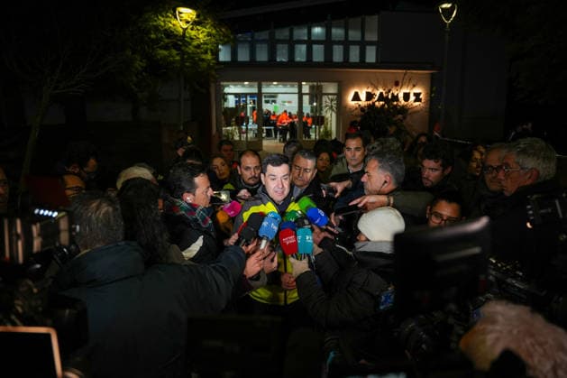 The Andalusian Minister Antonio Sanz reports on the derailment of two trains in Adamuz Cordoba The President of the Junta de Andalucia attends the media after visiting the emergency teams in the Adamuz Sports Center , January 19, 2026 in Adamuz Cordoba, Spain The derailment of trains in the Cordovan municipality of Adamuz has caused more than 20 deaths and more than 70 injured, according to figures up to 23.30 hours this Sunday, with six very serious and five serious, in a very complicated night , where the figures may worsen , as advanced in the area the Minister of Health, Presidency and Emergencies of the Junta de Andalucía, Antonio Sanz 19 JANUARY 2026 Francisco J Adamuz Cordoba Adamuz Cordoba Spain Copyright: xFranciscoxJ.xOlmox 7228894