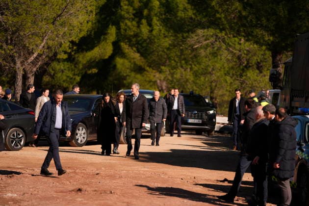 King Felipe VI and Queen Letizia visit Adamuz to offer their support to the victims of the accident King Felipe VI and Queen Letizia, accompanied by the First Vice President and Minister of Finance, María Jesús Montero, on their arrival this Tuesday, January 20, to Adamuz Córdoba after the accident between two trains in which at least 41 people died and more than a hundred were injured January 20, 2026 in Adamuz, Córdoba Andalusia, Spain The Royal Family has brought forward their return to Spain from Greece and reduce their agenda to be able to travel to Cordoba after the train accident in Adamuz, which this past Sunday, January 18, has caused at least 41 deaths and a hundred injured The Kings Felipe VI and Letizia, wanted to take an inter Copyright: xJoaquinxCorcherox 7231347