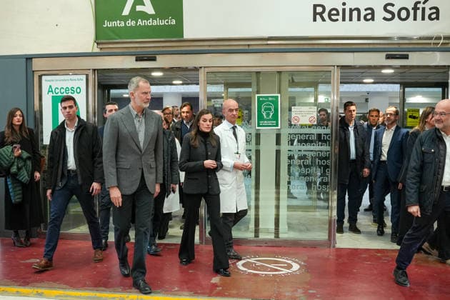 King Felipe VI and Queen Letizia visit Adamuz to offer their support to the victims of the accident The King and Queen, Felipe VI and Queen Letizia, have gone to the Reina Sofia University Hospital in Cordoba, to visit the injured and their families, this is the hospital that receives the largest number of injured in the train accident in which at least 41 people have died and there are more than a hundred injured January 20, 2026 in Cordoba Andalusia, Spain The Royal Family has brought forward their return to Spain from Greece and reduced their agenda to be able to travel to Cordoba after the train accident in Adamuz, which this past Sunday, January 18, has caused at least 41 deaths and a hundred injured The Kings Felipe VI and Letizia, w Copyright: xFranciscoxJ.xOlmox 7231894