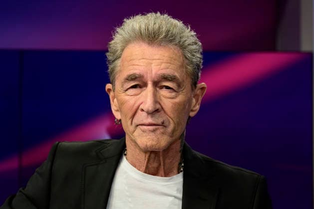 GER, Berlin, studio, guest on - maischberger, political talk show, TV, format, with host - Sandra Maischberger, Das Erste, from Adlershof - at Studio 20, pictured from left: Peter Maffay (musician), January 20, 2026, Copyright: HMBxMedia UwexKoch
