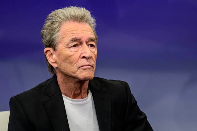 GER, Berlin, studio, guest on - maischberger, political talk show, TV, format, with host - Sandra Maischberger, Das Erste, from Adlershof - at Studio 20, pictured from left: Peter Maffay (musician), January 20, 2026, Copyright: HMBxMedia UwexKoch