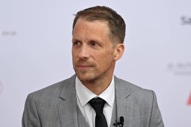 Oliver POCHER (Moderator,Coemdian), Einzelbild,angeschnittenes Einzelmotiv,Portraet,Portrait,Porträt. 50.Deutscher Filmball, Roter Teppich,Red Carpet, am 24.01.2026 im H o t e l B a y e r i s c h e r H o f, M u e n c h e n.