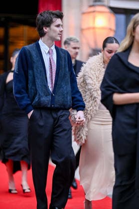 Cruz Beckham and his partner Jackie Apostel Victoria Beckham, accompanied by her family, leaving the Hotel La Réserve to go to the Ministry of Culture to be made a Knight of the Order of Arts and Letters in Paris, France, on January 26, 2026 Yehiel Chekroune Bestimage Victoria Beckham, accompanied by her family, leaving the Hotel La Réserve to go to the Ministry of Culture to be made a Knight of the Order of Arts and Letters in Paris, France, on January 26, 2026 Paris France Copyright: xYehielxChekrounex xBestimagexYehielxChekrounex xBestimagex