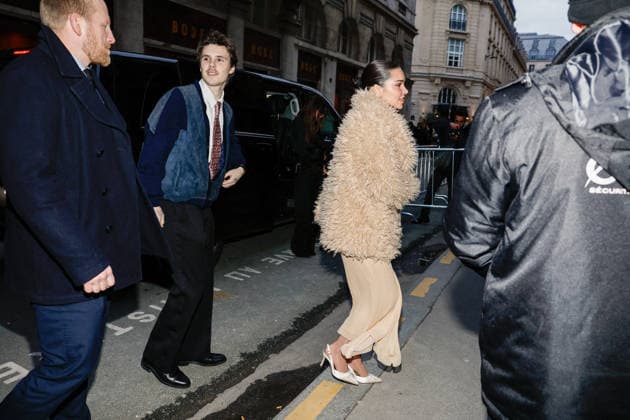 Cruz Beckham and his partner Jackie Apostel Victoria Beckham, accompanied by her family, arrives at the Ministry of Culture to be elevated to the rank of Knight of the Order of Arts and Letters in Paris, France, on January 26, 2026 Cyril Moreau Bestimage Victoria Beckham, accompanied by her family, arrives at the Ministry of Culture to be elevated to the rank of Knight of the Order of Arts and Letters in Paris, France, on January 26, 2026 Paris France Copyright: xCYRILxMOREAUx xBESTIMAGExCYRILxMOREAUx xBESTIMAGEx