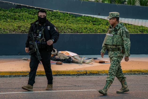 Body found with narco-messages in commercial area of Culiacan in Mexico SINALOA, MEXICO - JANUARY 26: (EDITOR S NOTE: Image depicts death) A man is found dead, tortured, and with the skin removed from his face in front of the Cuatro Rios shopping plaza, located in the main commercial area of Culiacan, as the Mexican Army secures the area until investigations are completed, in Sinaloa, Mexico, on January 26, 2026. Three narco-messages written on banners, along with additional mutilated body parts belonging to the victim, are found next to the body. Jesus Verdugo Anadolu Culiacan Mexico. Editorial use only. Please get in touch for any other usage. Copyright: x2026xAnadoluxJesusxVerdugox