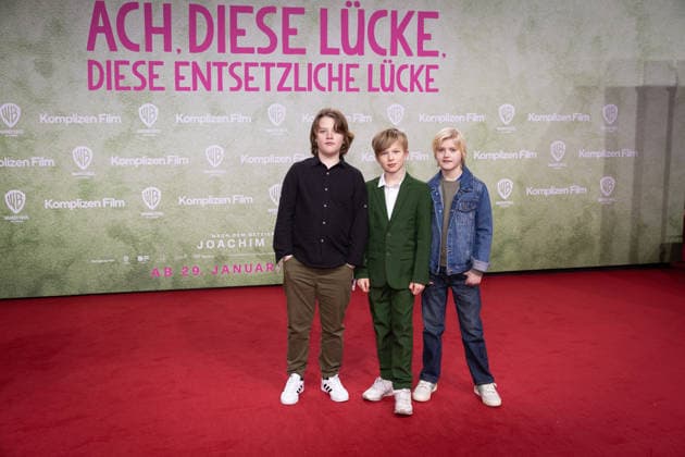 Premiere ACH, DIESE LÜCKE, DIESE ENTSETZLICHE LÜCKE Regisseurs und Drehbuchautors Simon Verhoeven, Romanautor Joachim Meyerhoff Darsteller*innen Michael Wittenborn, Bruno Alexander, Laura Tonke, Devid Striesow, Victoria Trauttmansdorff, Johann von Bülow, Anne Ratte Polle, Maeve Metelka, Dana Herfurth, Max Wolter, Benedikt Kalcher, Momo Beier, Mouataz Alshaltouh und Frida Lang Premiere von ACH, DIESE LÜCKE, DIESE ENTSETZLICHE LÜCKE im Zoo Palast Berlin Copyright: xEventpressxFuhrx