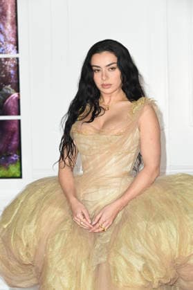 Wuthering Heights World Film Premiere, Los Angeles, California, USA - 28 Jan 2026 Charli XCX at the World premiere of Wuthering Heights held at TCL Chinese Theatre in Hollywood, USA on January 28, 2026., Credit:Lumeimages.com Avalon USA, California, Hollywood, Los Angeles, CA, USA Copyright: xLumeimages.comx xAvalonx 1070219526