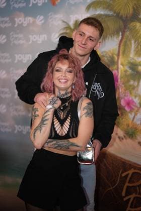 Promis unter Palmen Premiere 2026. Edith Stehfest und Freund Damian Beyert bei der Premiere des Realityformats Promis unter Palmen im CINENOVA Koeln am 04.02.2026. Koeln CINENOVA Nordrhein-Westfalen