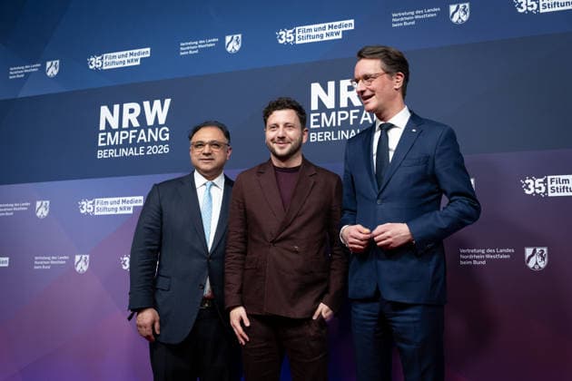 23. NRW-Empfang, Berlinale 23. NRW-Empfang, Berlinale, Landesvertretung, Berlin, Hendrik Wüst, Ministerpräsident, Nordrhein-Westfalen, Walid Nakschbandi, Geschäftsführer, Film- und Medienstiftung NRW, Felix Banaszak, MdB, Bündnis 90 Die Grünen Berlin Berlin GER