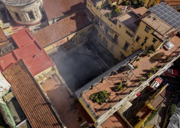 Naples: Fire at the Sannazaro Theater on Via Chiaia, the dome goes up in flames. Naples, a fire completely destroys the Sannazaro Theater, San nazaro, in Naples, the firefighters intervene on the scene, together with the police and the Carabinieri forces, who keep away the onlookers, the actress and mangager of the theater Lara Sansone and other theater employees in tears. , on February 17, 2026 in Napoli, Italy. Photo by Salvatore Laporta IPA ABACAPRESS.COM Naples Campania Italy Copyright: xLaportaxSalvatore IPA ABACAx