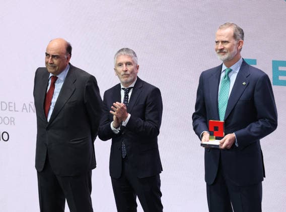 Felipe VI presides over the presentation of the IX edition of the Premio Nacional Pyme del Ano I D The president of Santander Spain, Luis Isasi, the Minister of the Interior, Fernando Grande Marlaska, and King Felipe VI during the presentation of the IX edition of the Premio Nacional Pyme del Ano, on February 19, 2026, in Madrid Spain The National SME of the Year Award is an award that recognizes the work of small and medium-sized Spanish companies and their initiatives in internationalization, innovation, digitization, training and employment, and sustainability 19 FEBRUARY 2026 Marta Ferná Madrid Madrid Madrid Spain Copyright: xMartaxFernandezx 7305755