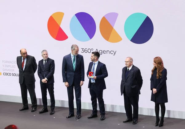 Felipe VI presides over the presentation of the 9th edition of the National SME of the Year Award I D The president of Santander Spain, Luis Isasi the Minister of the Interior, Fernando Grande Marlaska King Felipe VI the representative of the award-winning COCO the president of the Spanish Chamber of Commerce, José Luis Bonet, and the CEO of PRISA Media, Pilar Gil, during the presentation of the IX edition of the National SME of the Year Award, on February 19, 2026, in Madrid Spain The National SME of the Year Award is an award that recognizes the work of small and medium-sized Spanish companies and their initiatives in internationalization, innovation, digitalization, training and employment, and sustainability 19 FEBRUARY 2026 Marta Fern Copyright: xMartaxFernandezx 7305791
