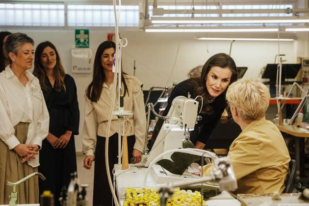 Queen Letizia visits the facilities of Pedro García Queen Letizia, accompanied by the president of the Valencian Community, Juanfran Pérez Llorca, during the visit to the facilities of the footwear company Pedro García on the occasion of its centenary, in the Campo Alto industrial estate, on February 19, 2026, in Elda, Alicante Spain The Queen visited the factory founded in Elda in 1925 by Pedro García, grandfather of the current director, to see first-hand the daily work process of the artisans 19 FEBRUARY 2026 Spain Copyright: xRobertoxPlazax 7306496