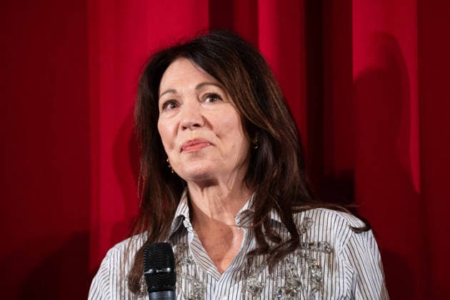 Iris BERBEN, Schauspielerin, Portraet, Porträt, Portrait, Angeschnittenes Einzelbild, Einzelmotiv, Buehnenpraesentation nach dem Film ,,Ein fast perfekter Antrag,, den die Lichtburg in Essen als Vorpremiere in ihrer Reihe Seniorenkino zeigt, 19.02.2026.