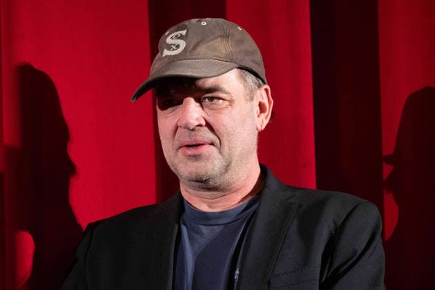 Marc ROTHEMUND, Regisseur, Portraet, Porträt, Portrait, Angeschnittenes Einzelbild, Einzelmotiv, Buehnenpraesentation nach dem Film ,,Ein fast perfekter Antrag,, den die Lichtburg in Essen als Vorpremiere in ihrer Reihe Seniorenkino zeigt, 19.02.2026.