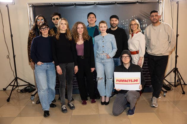 Start des neuen Comedy Nachrichtenformats Fun Facts News im Netz Marc-Uwe Kling, Maren Urner, Sarah Bosetti, Eva Karl Faltermeier, Abdul Kader Chahin, Siegfried & Joy, Sebastian 23, Nico Semsrott, Karoline Herfurth, Anette Dowideit Weltpremiere FunFacts im Delphi Filmpalast in Berlin Start des neuen Comedy Nachrichtenformats Fun Facts News im Netz witzig, wichtig, richtig. Mit Fun Facts startet Anfang März ein neues unabhängiges Nachrichtenformat, das aktuelle Themen mit Humor, Haltung und Hoffnung, verständlich und unterhaltsam für die sozialen Medien und als Podcast aufbereitet. Produziert wird Fun Facts unabhängig. Recherche und journalistische Einordnung erfolgen in Kooperation mit Correctiv. Copyright: xEventpressxFuhrx