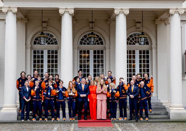 24-02-2026 Palace Princess Amalia and King Willem-Alexander and Queen Maxima during a meeting with the Dutch medal winners of the 2026 Winter Olympics in Milan at palace Noordeinde in The Hague. Jutta Leerdam, Xandra Velzeboer, Jens van ™t Wout, Melle van ™t Wout, Femke Kok, Jenning de Boo, Merel Conijn, Antoinette Rijpma-de Jong, Joy Beune, Kjeld Nuis, Marijke Groenewoud, Jorrit Bergsma, Teun de Boer, Friso Emons and Itzhak de Laat and Carl Verheijen. Â Copyright: xPPEx
