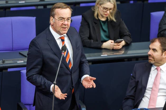 Bundestag Boris Pistorius (SPD), Bundesminister der Verteidigung, bei der Befragung der Bundesregierung im Deutschen Bundestag am 25.02.26 in Berlin. Berlin Berlin Deutschland Bundestag