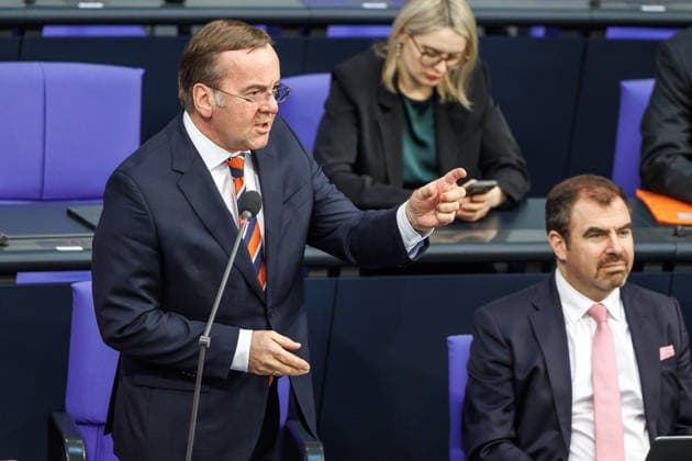 Bundestag Boris Pistorius (SPD), Bundesminister der Verteidigung, bei der Befragung der Bundesregierung im Deutschen Bundestag am 25.02.26 in Berlin. Berlin Berlin Deutschland Bundestag
