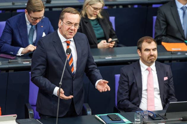 Bundestag Boris Pistorius (SPD), Bundesminister der Verteidigung, bei der Befragung der Bundesregierung im Deutschen Bundestag am 25.02.26 in Berlin. Berlin Berlin Deutschland Bundestag