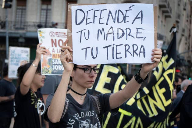 February 26, 2026, Buenos Aires, Buenos Aires, Argentina: Environmental organizations protested in front of the Argentine Congress against the amendment to the Glacier Law currently under debate in the Senate. Buenos Aires Argentina - ZUMAs358 20260226_znp_s358_003 Copyright: xSilvanaxSafenreiterx