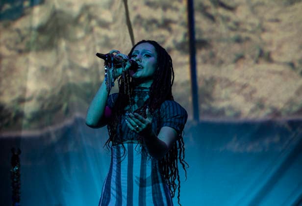 Absolutely performing live at The O2 Arena, London, 26 February 2026 Absolutely performing live at The O2 Arena, London, 26 February 2026 Absolutely (Abby-Lynn Keen) is a British singer-songwriter. Formerly known as à B, she is currently signed to S10 Entertainment and Epic Records. In addition to her work behind the scenes for other artists, Keen is also a solo artist blending R&B, pop, and EDM. Her debut album Cerebrum was released in 23., Credit:Dafydd Owen Avalon United Kingdom, London Copyright: xDafyddxOwenx xAvalonx 1078566175