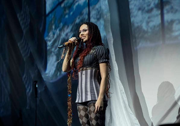 Absolutely performing live at The O2 Arena, London, 26 February 2026 Absolutely performing live at The O2 Arena, London, 26 February 2026 Absolutely (Abby-Lynn Keen) is a British singer-songwriter. Formerly known as à B, she is currently signed to S10 Entertainment and Epic Records. In addition to her work behind the scenes for other artists, Keen is also a solo artist blending R&B, pop, and EDM. Her debut album Cerebrum was released in 23., Credit:Dafydd Owen Avalon United Kingdom, London Copyright: xDafyddxOwenx xAvalonx 1078566221