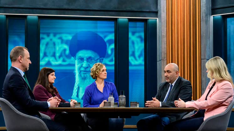 In the picture, from left: Peter Neumann, Azadeh Zamirirad, Caren Miosga, Omid Nouripour, Annett Meiritz, GER, Berlin, studio, guest on Caren Miosga s political talk show, TV, format, with presenter, Das Erste, from Adlershof at Studio 20, topic: War in the Middle East will the regime in Iran now fall?, March 1, 2026 Copyright: HMBxMedia UwexKoch