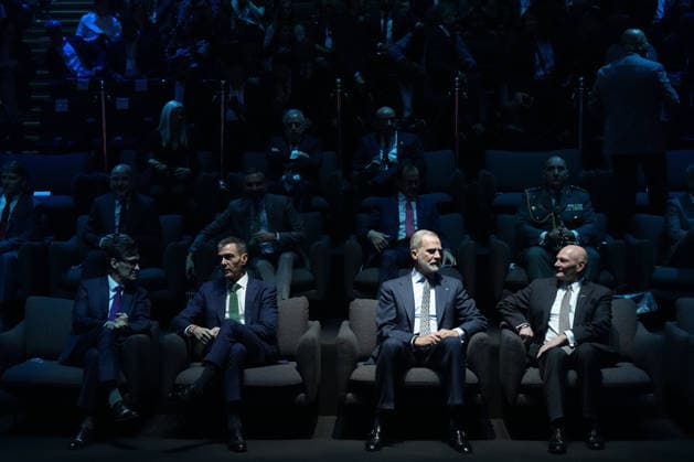 The King inaugurates the MWC Barcelona 2026 I D The President of the Generalitat, Salvador Illa the President of the Government, Pedro Sánchez King Felipe VI, and the CEO and Executive Director of GSMA Ltd , John Hoffman, during the inauguration of the Mobile World Congress Barcelona 2026, at the Fira de Barcelona, on March 2, 2026, in L Hospitalet de Llobregat, Barcelona, Catalonia Spain MWC Barcelona 2026, which celebrates its 20th edition in Barcelona between 2 and 5 March, has as its main themes smart grids, digital sovereignty and the redefinition of the operating model 02 MARCH 2026 L Hospitalet de Llobregat, Barce L Hospitalet de Llobregat, Barce Espana Copyright: xDavidxZorrakinox 7330698