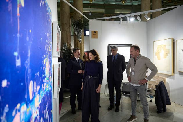 Ayuso inaugurates the IX Salón de Arte Moderno The president of the Community of Madrid, Isabel Díaz Ayuso c , participates in the inauguration of the IX Salón de Arte Moderno SAM 2026 , in the Salón de Baile del Círculo de Bellas Artes, on March 4, 2026, in Madrid Spain The exhibition, which can be visited from March 8, has established itself as the second most visited fair of the Madrid Art Week, Its uniqueness lies in its format, inspired by the old Parisian salons, which is close, informative and didactic, where dealers and experts share with the public the context and relevance of each piece 04 MARCH 2026 Jesús Hellí Madrid Madrid Espana Copyright: xJesusxHellinx 7337450