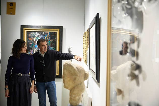Ayuso inaugurates the IX Salón de Arte Moderno The president of the Community of Madrid, Isabel Díaz Ayuso i , participates in the inauguration of the IX Salón de Arte Moderno SAM 2026 , in the Salón de Baile del Círculo de Bellas Artes, on March 4, 2026, in Madrid Spain The exhibition, which can be visited from March 8, has established itself as the second most visited fair of Madrid Art Week, Its uniqueness lies in its format, inspired by the old Parisian salons, which is close, informative and didactic, where dealers and experts share with the public the context and relevance of each piece 04 MARCH 2026 Jesús Hellí Madrid Madrid Espana Copyright: xJesusxHellinx 7337452