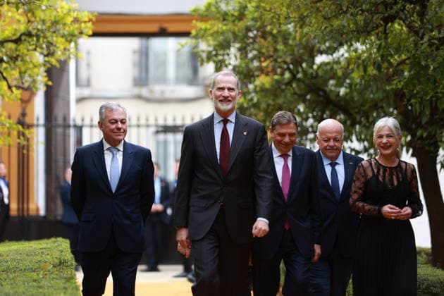 King Felipe VI visits the exhibition Cayetana Grande de Espana in Seville King Felipe VI 2i , accompanied by the Minister of Agriculture, Fisheries and Food, Luis Planas 3d the President of the Parliament of Andalusia, Jesus Aguirre 2d the Minister of Culture and Sport, Patricia del Pozo and the Mayor of Seville, Jose Luis Sanz, arriving at the opening ceremony of the exhibition Cayetana Grande de Espana , which commemorates the centenary of the birth of Cayetana de Alba On March 4, 2026 in Seville Andalusia, Spain Felipe VI inaugurates the exhibition Cayetana Grande de Espana at the Palacio de Las Duenas The exhibition curated by Eugenia Martínez de Irujo and Cristina Carrillo de Albornoz has been promoted by the Casa de Alba Foundation o Copyright: xRocioxRuzx 7338072